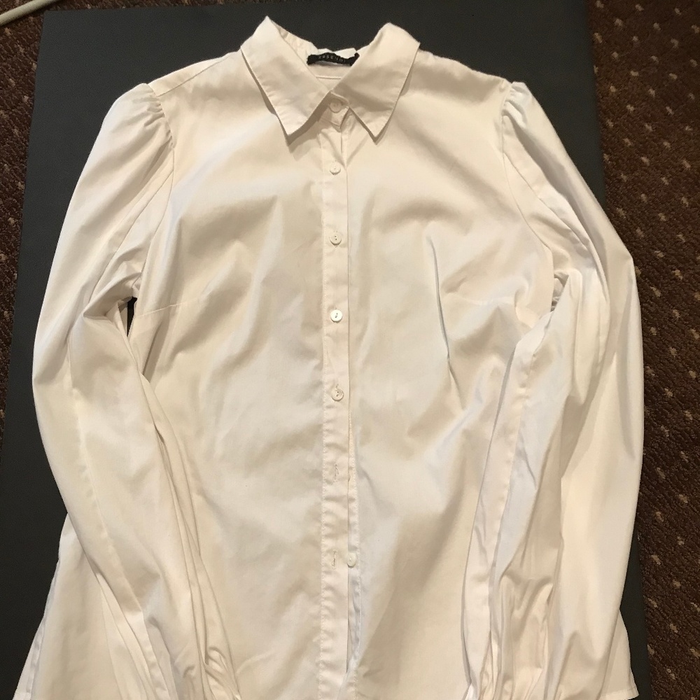 White buttondown long sleeve blouse